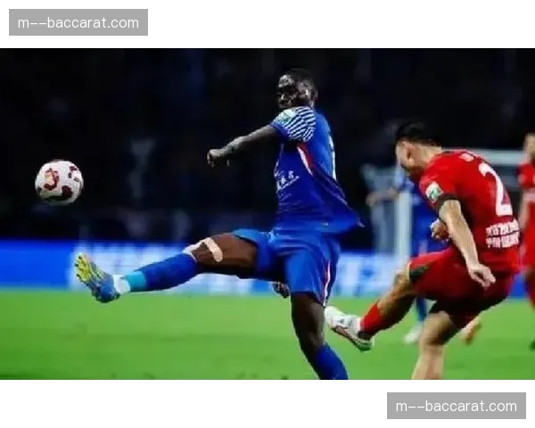 马纳法边路防守滴水不漏 申花外援后卫德比战锁死加布里埃尔